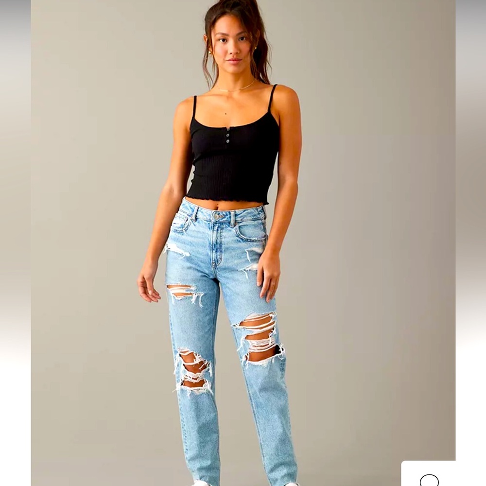 American Eagle Strigid Mom Jeans, Distressed, High Waisted, Light Wash Size 000